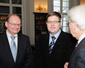 Iškilmėse dalyvavo LR Seimo narys Č.Juršėnas ir rektoriaus anūkas VIktoras Bulavas, Raimondo Malaiškos nuotr.