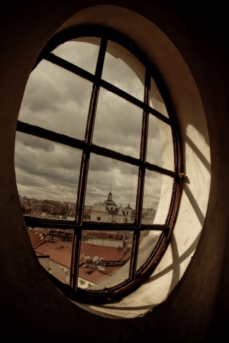 Vaizdas pro apskritą VU langą. Nuotraukos autorė: Inga Juodytė