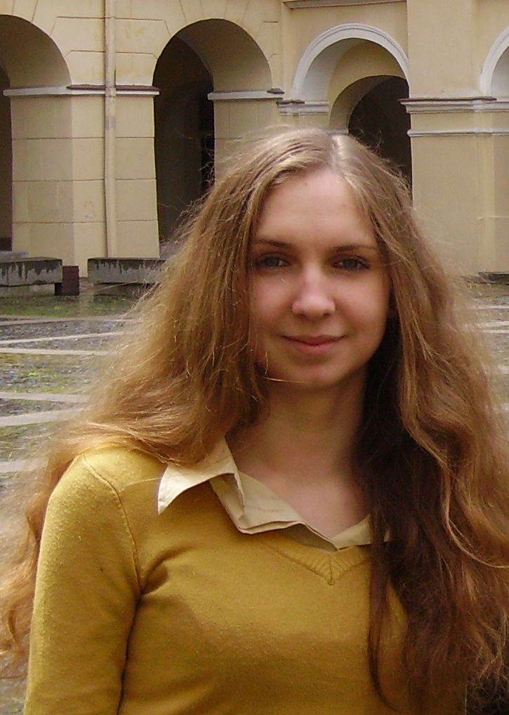 Anastasija Kostiučenko, 2008 m. VU Filologijos fakultete įgijusi filologijos bakalauro kvalifikacinį laipsnį, mano, kad dvi studijų kryptis suderinanti programa praplėtė akiratį, leido pamatyti sąsajas, ryšius tarp skirtingų kultūrų.