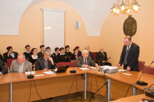 Pirmam naujos sudėties Senato posėdžiui pirmininkavo prof. habil. dr. Antanas Feliksas Orliukas (Fizikos fakultetas). V. Naujiko nuotr.