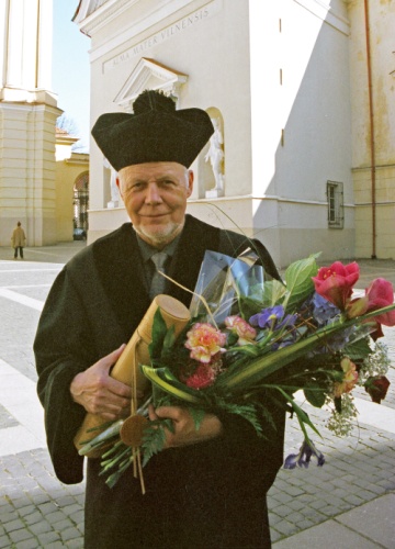 2004 m. Hanoverio universiteto profesoriui Peteriui Ulrichui Sauerui buvo suteiktas Vilniaus universiteto garbės daktaro vardas. V.Naujiko nuotr.
