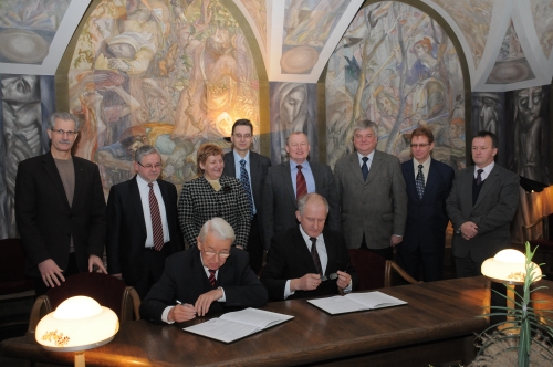 Vilniaus universitetas pasirašė plataus bendradarbiavimo sutartį su Lietuvos Respublikos Seimo kanceliarija. V. Naujiko nuotr.