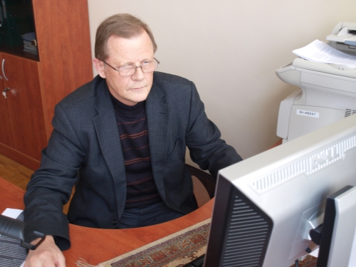 Prof. habil dr. Kęstutis Sasnauskas Biotechnologijos instituto direktoriaus pareigas eina nuo 2007 m.