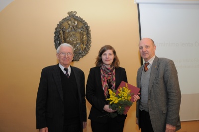 Simona Petraitytė (centr) su VU rektoriumi akad. B.Juodka ir Senato pirmininku prof. D.Kaunu. V.Naujiko nuotr.