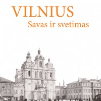 Lietuviškasis Vilniaus pasakojimas žinomas kiekvienam skaitytojui, tačiau knyga Vilnius – savas ir svetimas miesto istoriją nukreipia visai kita, dar neregėta linkme.