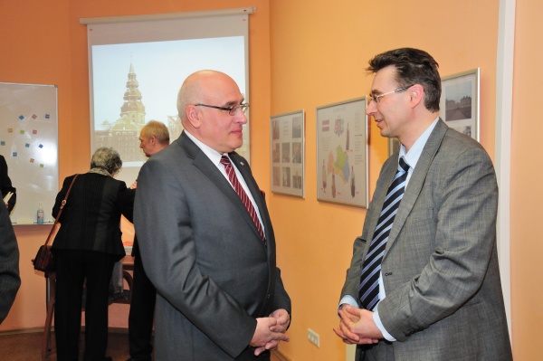Latvijos Respublikos ambasadorius M. Virsis sakė, kad jam yra didelė garbė perduoti knygas seniausiam Baltijos šalių universitetui. V.Naujiko nuotr.