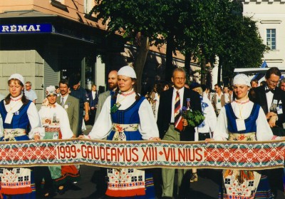 Akimirka iš studentų dainų ir šokių festivalio „Gaudeamus“ 1995 m..