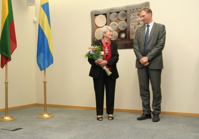 Užsienio reikalų ministerijoje pagerbta buvusi Vilniaus universiteto švedų kalbos lektorė Karin Nordquist. LR URM arch.nuotr.