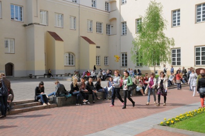 Dabar Studijų nuostatai reglamentuoja galimybę Vilniaus universiteto studentui įgyti dvigubą bakalauro laipsnį, gretutinių studijų galimybę. V.Naujiko nuotr.