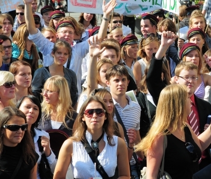 VU Kauno humanitarinio fakulteto studentai antradienį organizuoja protesto eitynes. V. Naujiko nuotr.