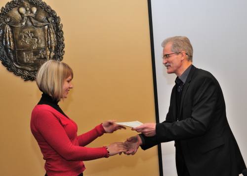 Pažymėjimus mokymų dalyviams įteikė Vilniaus universiteto akademinių reikalų prorektorius doc. dr. Juozas Galginaitis. V. Naujiko nuotr.