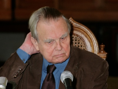 Česlovas Milošas Vilniaus universitete 2001 metais. V.Naujiko nuotr.