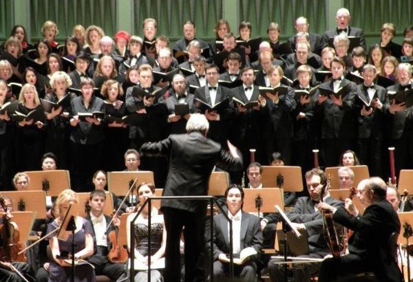 Choras „Pro musica“ Brėmene atlieka G. Verdi „Requiem“ (2011 m. sausis). Manto Lėkščio nuotr.