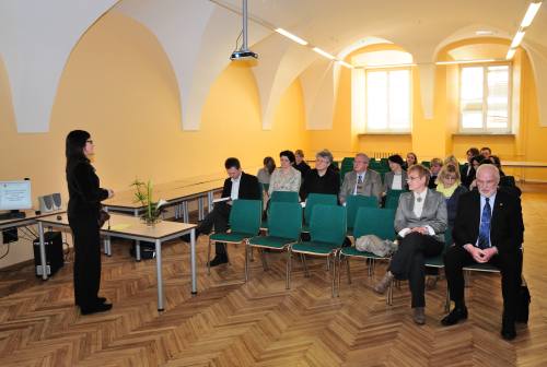 Diskusijoje dalyvavo Ekonomikos fakulteto prof. Juozas Ruževičius ir Užsienio kalbų instituto prof. Danutė Balšaitytė, 2011 m. išrinkti geriausiais dėstytojais ( pirmoje eilėje iš dešinės). V.Naujiko nuotr.