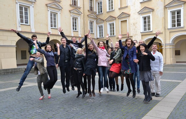 Studentų atstovybės grupė „Be etikečių“ gegužės 18 d. (penktadienį) 17 val. organizuoja „Vakarą su Erasmus studentais“. VU archyvo nuotr.