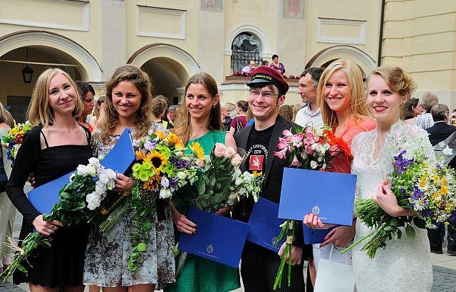 Geriausi Vilniaus universiteto 2012 metų absolventai. V.Naujiko nuotr.