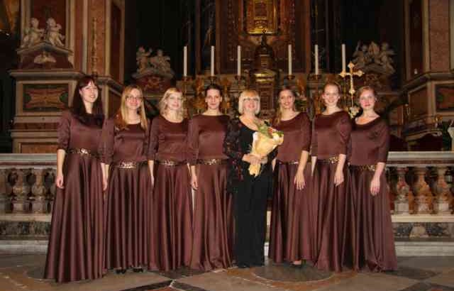 Vilniaus universiteto merginų choras „Virgo“ (vad. Rasa Gelgotienė) koncertavo Romoje. Kęstučio Liobiko nuotr.