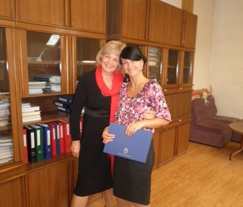 Prof. V. Jurėnienė su studente. Asmeninio archyvo nuotr.