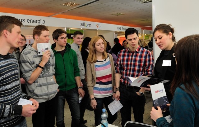 Per tris savaites VU studentai turėjo puikią galimybę pabendrauti su potencialiais darbdaviais, daugiau sužinoti apie praktikos ar įsidarbinimo galimybes geriausiose Lietuvoje veikiančiose įmonėse. V. Naujiko nuotr.
