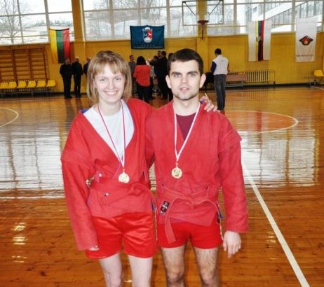 Rūta Aksionova ir Tomas Mazgeika triumfavo savo svorio kategorijoje ant imtynių kilimo. SSV archyvo nuotr.