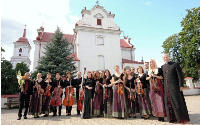Naują sezoną Troškūnuose pradedantis Vilniaus universiteto Kamerinis orkestras. R. Rickevičiaus nuotr.