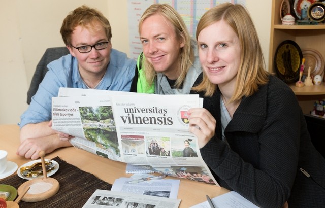 Iš kairės: Jan-Ole Niermann‘as, Julian‘as Krischan‘as ir Julia Boemer siekia išsiaiškinti Vokietijos studentų galimybes studijuoti Lietuvoje. E. Kurausko nuotr.