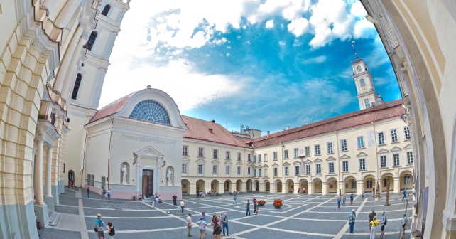 Vilniaus universitetas užėmė 251-300 vietas dviejose studijų kryptyse. E. Kurausko nuotr.