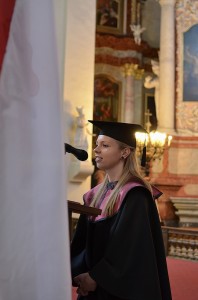 Bakalauro studijas Viktorija Rabikauskaitė baigė Cum laude diplomu. Nuotrauka iš asm. archyvo