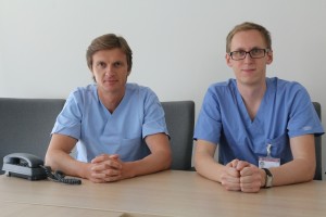 Reanimatologai doc. Mindaugas Šerpytis (kairėje) ir Šarūnas Judickas. Nuotrauka iš gydytojų asm. archyvo